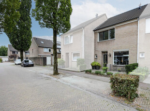 Burg. Van den Oeverstraat 3, Haaren