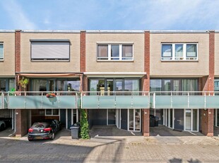 Joop Den Uyllaan 84, Schiedam