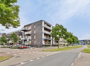 Kamperfoeliestraat 8J, Oss