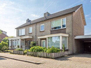 Pater van den Elsenstraat 10, Geffen