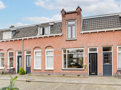 Van der Helststraat 38