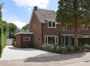 Woonhuis in Huizen met 4 kamers