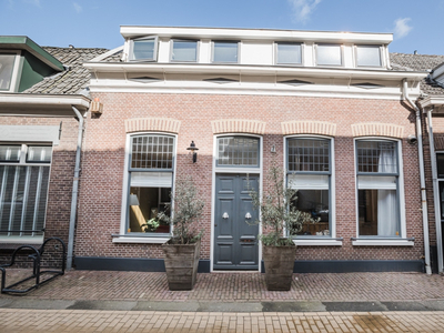 Hoogstraat 72