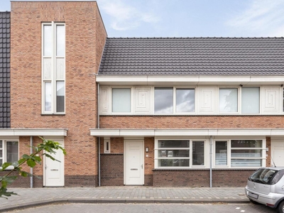 Pastoor van Leeuwenstraat 44