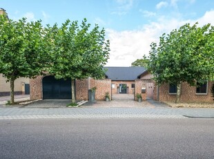 Dorpstraat 28, Buchten