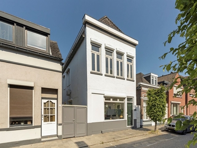 Damstraat 25