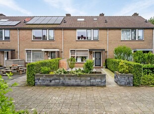 Woonhuis in Numansdorp met 5 kamers