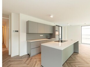 Huur 4 slaapkamer appartement van 155 m² in Amsterdam