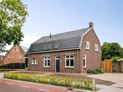 Hoofdstraat in Hoogeloon (104m2)