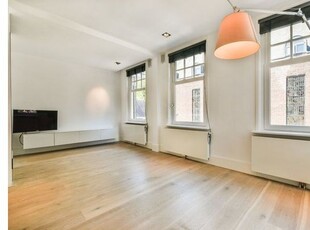 Huur 4 slaapkamer appartement van 139 m² in Amsterdam