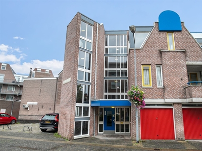 Weteringdwarsstraat 8