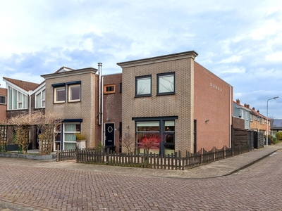 Bernhardstraat 2