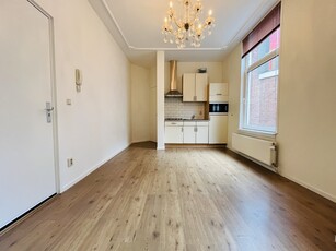 Appartement te huur Valkenboslaan, Den Haag