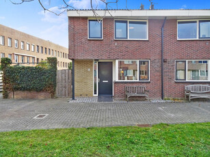 Woonhuis in Huizen met 4 kamers