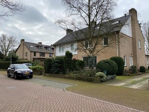 Woonhuis in Huizen met 6 kamers