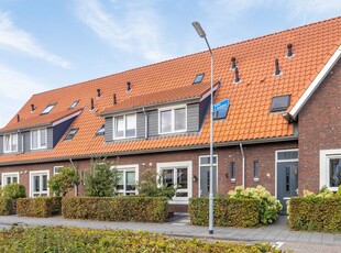 Dominee C Van Den Bergstraat 18, Kesteren