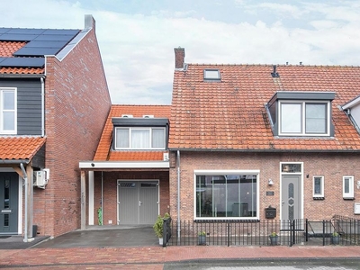 Oostmaat in Bunschoten-Spakenburg (156m2)