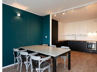 Huur 1 slaapkamer appartement van 84 m² in Almere