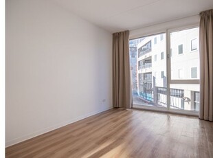 Huur 2 slaapkamer appartement van 71 m² in Almere