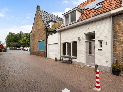 Lange Commandeurstraat 8