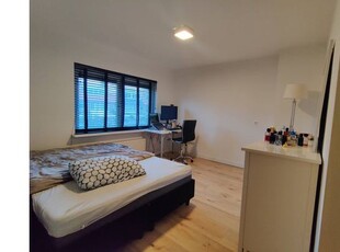 Huur 4 slaapkamer appartement van 93 m² in Eindhoven