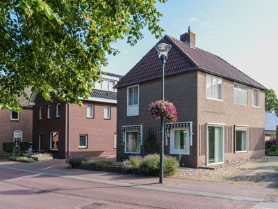 Dorpsstraat 30